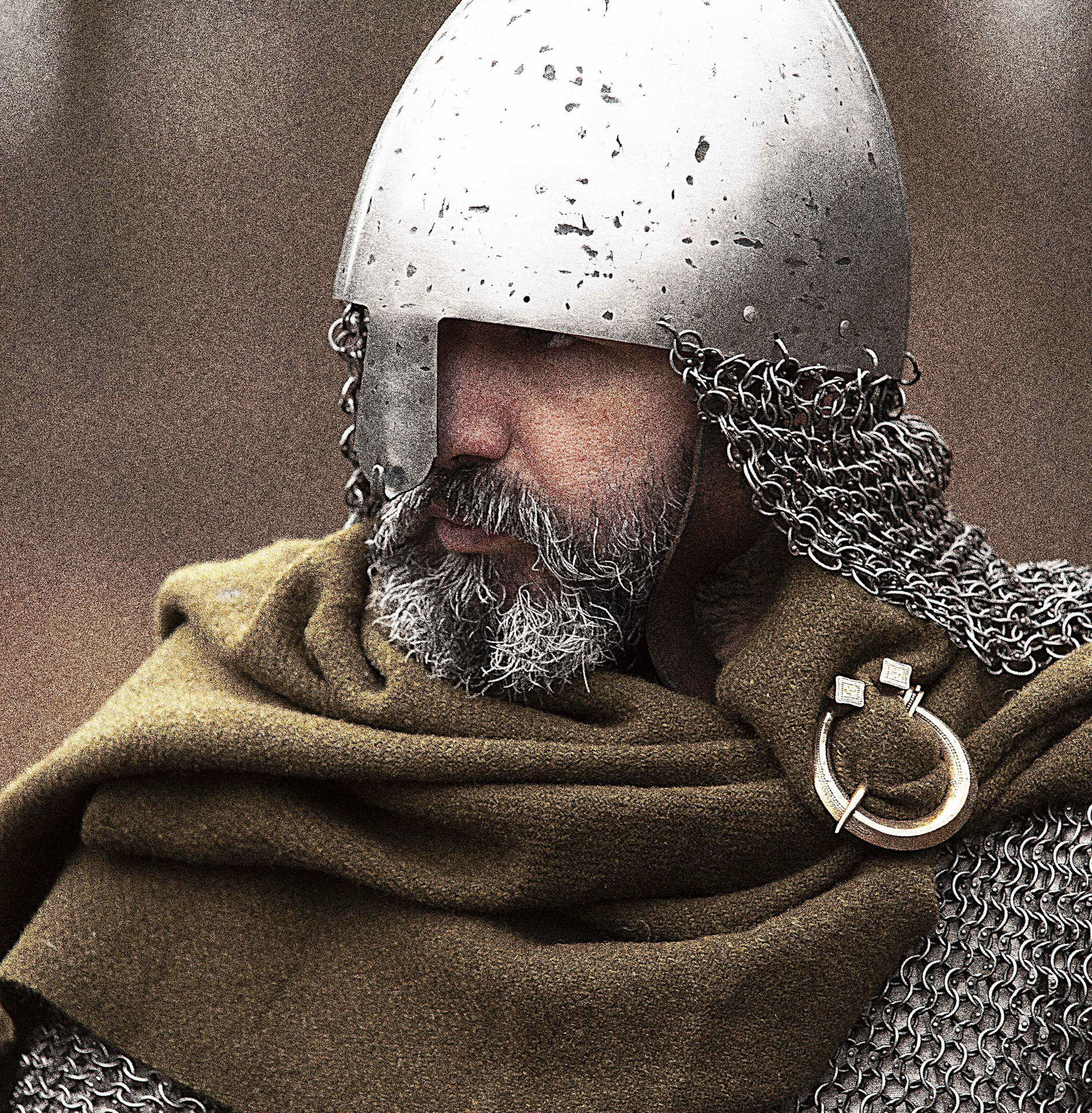 Viking i hjelm og ringbrynje med grøn kappe